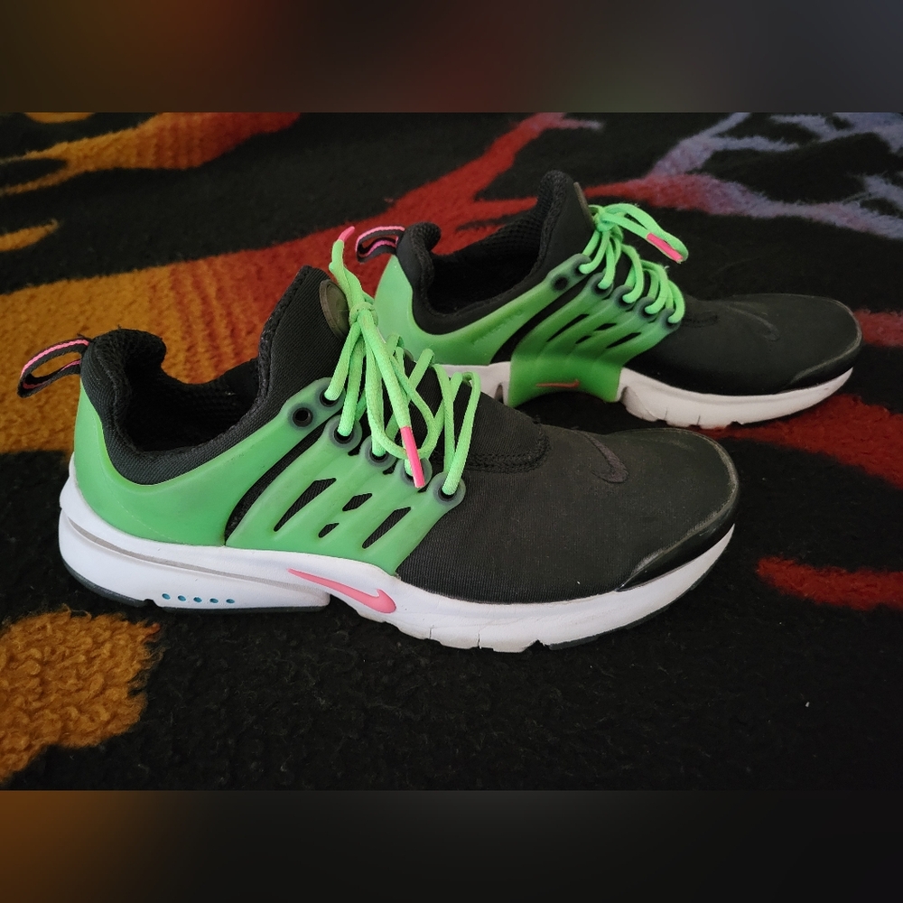 Nike Air Presto GS 'Black Green Strike' YOUTH Size 6